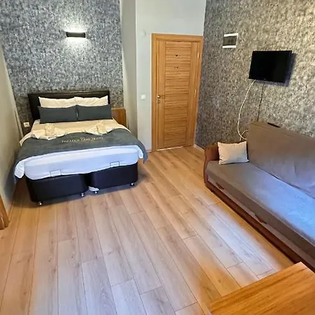 Paradise Hotel *